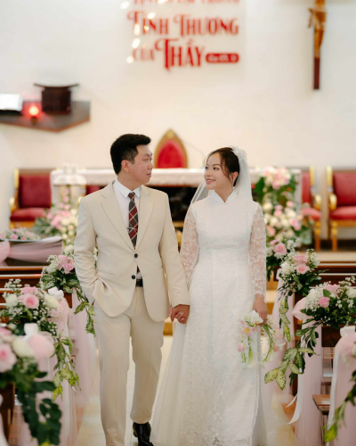 Feedback với mẫu hoa cưới dáng rũ 