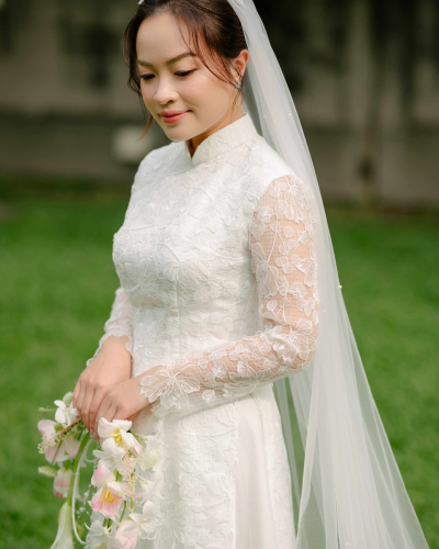 Feedback với mẫu hoa cưới dáng rũ 