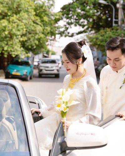 Bó Hoa Cưới từ Tulip mix Thiên Môn