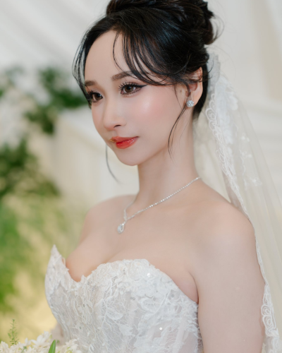 Cô Dâu Hoàng Anh