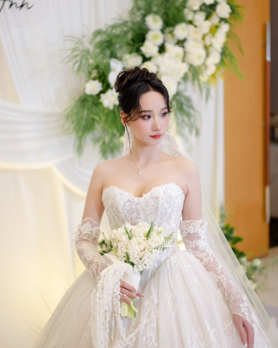 Cô Dâu Hoàng Anh