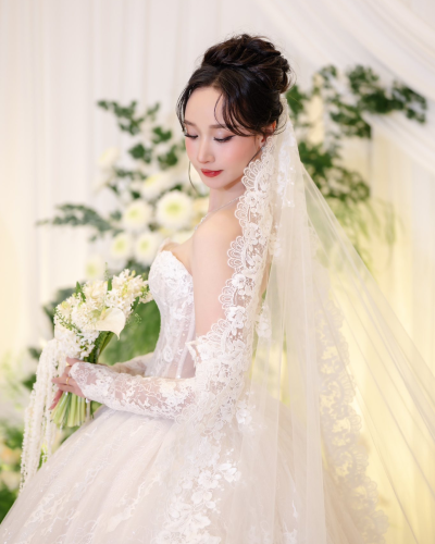 Cô Dâu Hoàng Anh
