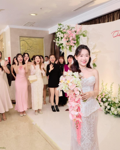 Cô Dâu Hoàng Anh