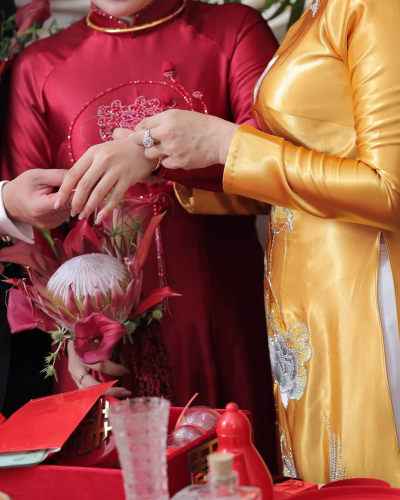 Cô Dâu Thùy Dương