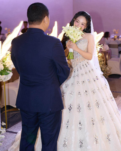 Cô Dâu Thủy Tiên
