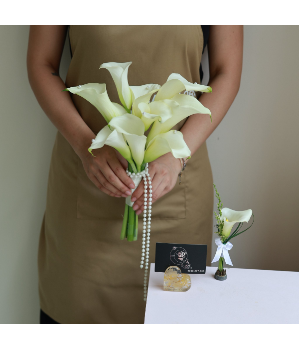 Kytherra Fleur Lab